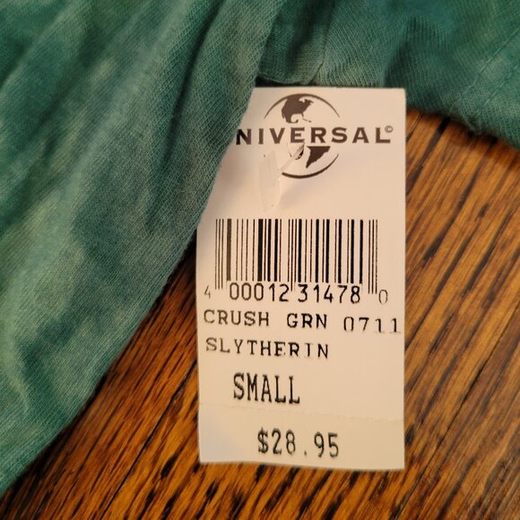 New Slytherin Tee Hogwarts Universal Wizarding World of Harry Potter Size S NWT - Picture 3 of 8